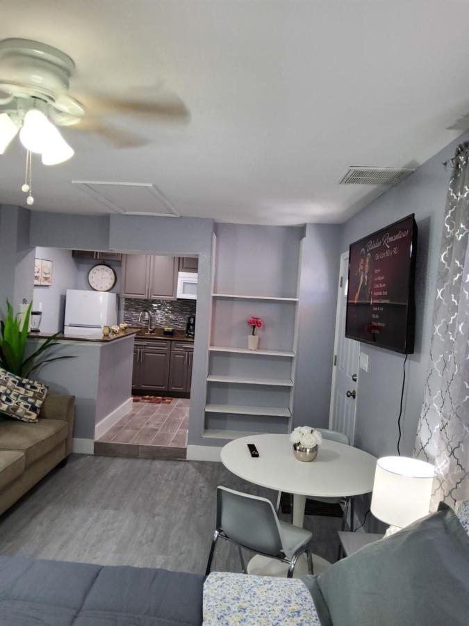 Habitacion Privada Cerca De Todo Тампа Экстерьер фото
